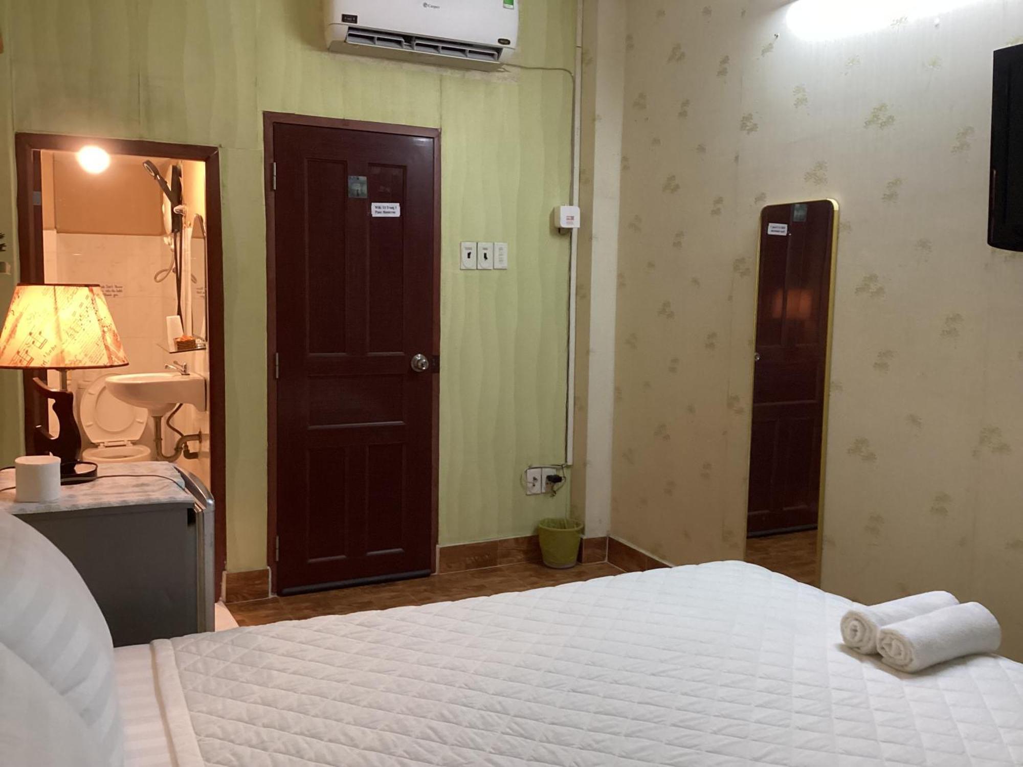 Guest House Uttrang Thành Pho Ho Chí Minh Esterno foto
